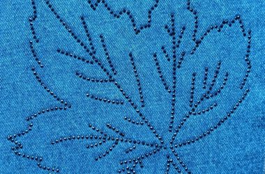 stone worek on denim
