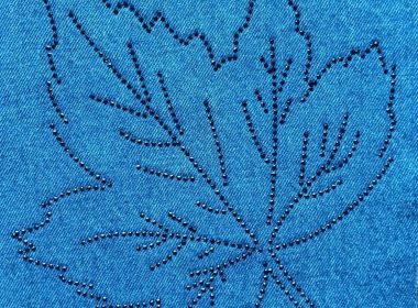 stone worek on denim